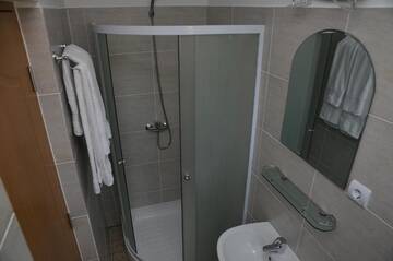 Фото номера Двухместный номер с 1 кроватью или 2 отдельными кроватями Гостевой дом Pensiunea Poezii Alese г. Валя-Дрэганулуй 31